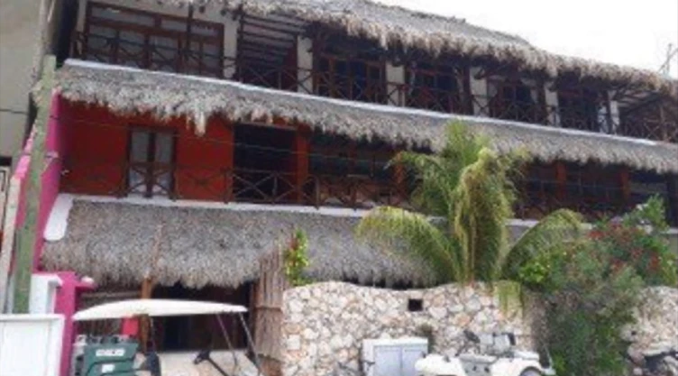 clausuran construccion holbox hotel