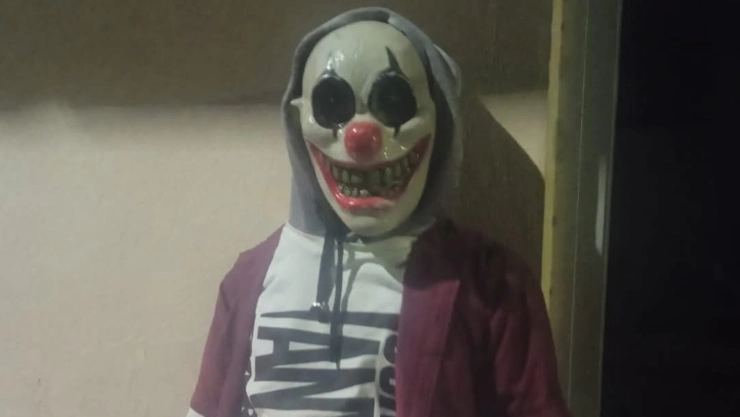 Sujeto con máscara de payaso asusta a gente en Umán; ya fue detenido