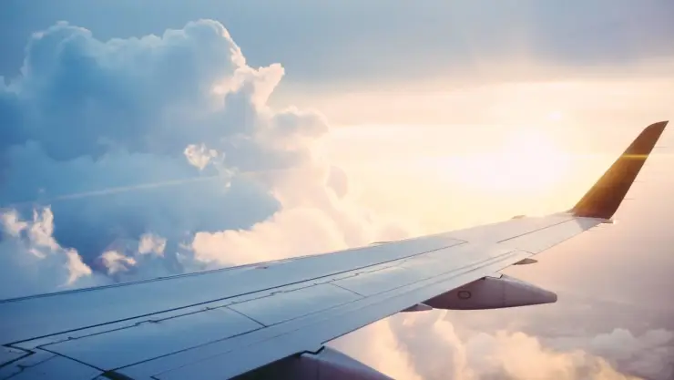 ¿Por qué no es buena idea viajar en avión en Navidad?