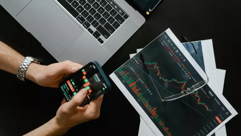¿Cómo es la estafa sentimental o “matanza de cerdos”, fraude con Inteligencia Artificial?