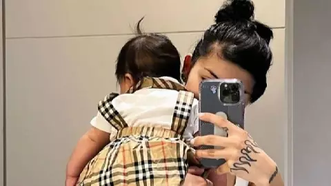 Cazzu compartió una foto de Inti, ¿es una indirecta para Christian Nodal y Ángela