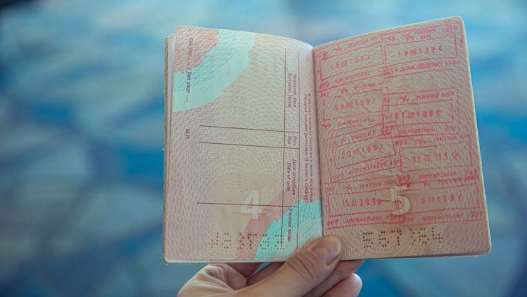El interior de la visa americana en las que se muestran los sellos del viajero.