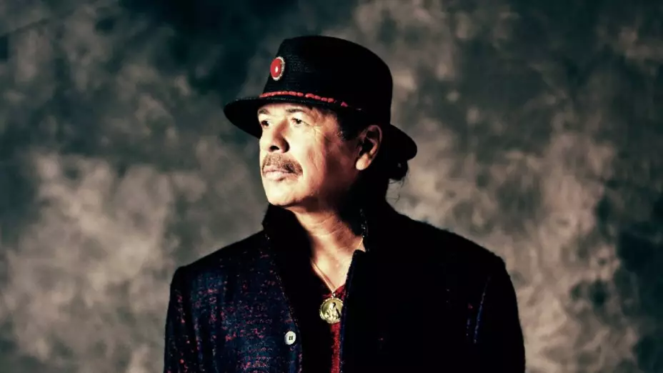 Carlos Santana da positivo a COVID-19