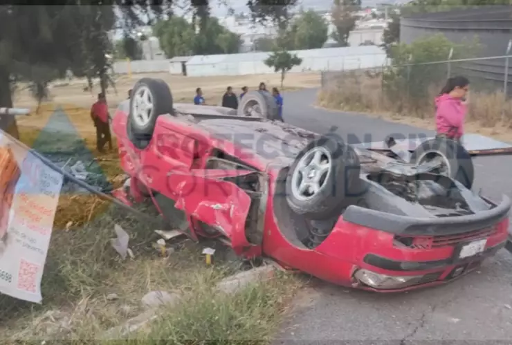 Hombre pierde la vida en volcadura en camino a Venegas Corregidora Querétaro