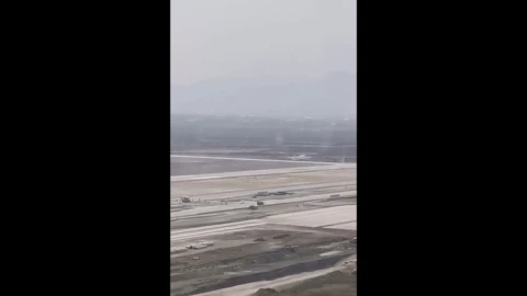 Avión de Viva Aerobus aterriza en aeropuerto de Santa Lucía.