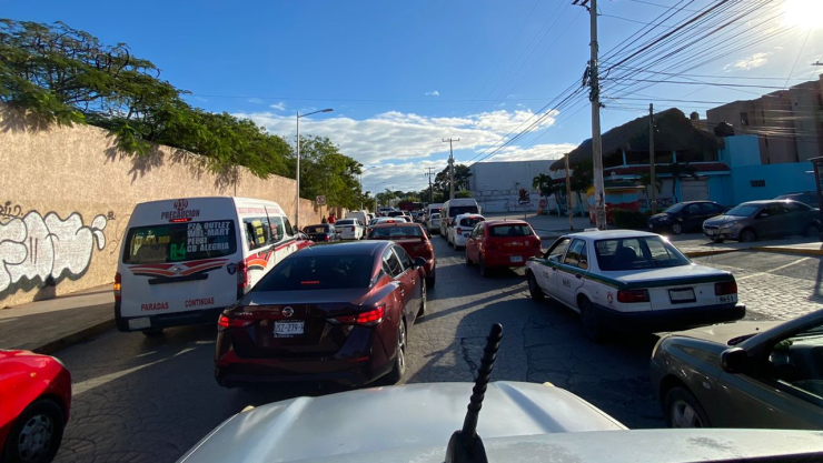 Tráfico en Cancún hoy 16 de enero calles y avenidas cerradas.jpg