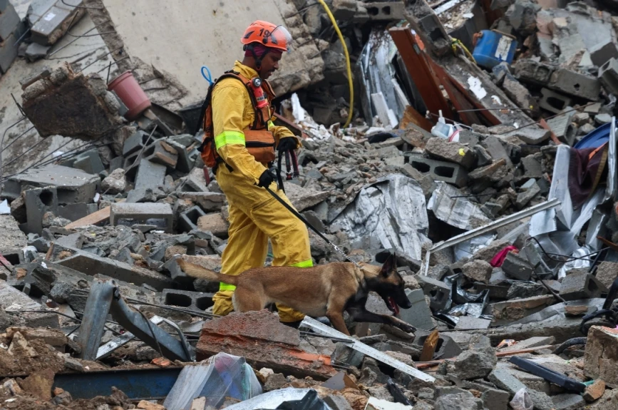 Edificio colapsa sobre vivienda habitada en Brasil
