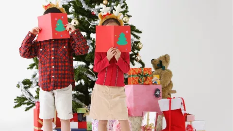 Los niños de esta edad pueden recibir un regalo útil pero también muy divertido.