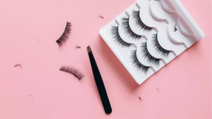 3 pestañas para ojos almendrados ideales para llevar a la oficina