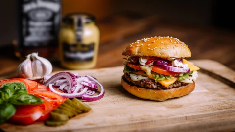 ¿Dónde venden la mejor hamburguesa del mundo, según los expertos de la Guía Michelin?