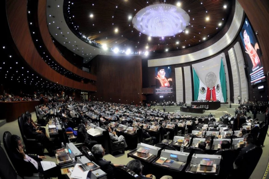 Comenzó el proceso electoral 2015 y varios funcionarios y legisladores ya dejaron sus actuales puestos en busca de un nuevos cargos.