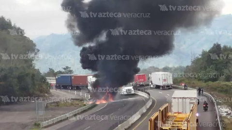 El fuego obligó a cerrar parcialmente la vía hacia Banderilla
