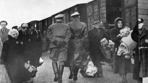 Sobrevivientes de Holocausto, bebés A.jpg