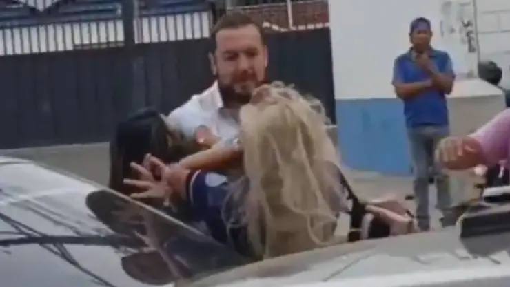 ¿Quién pelea por un hombre? Embarazada descubre a su esposo con la amante y se agarran a golpes