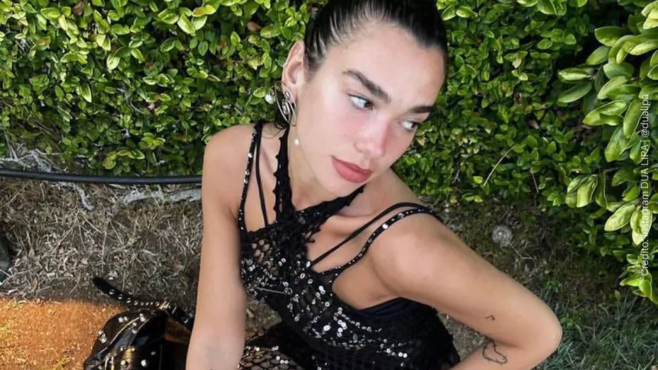 Dua Lipa de negro.jpg
