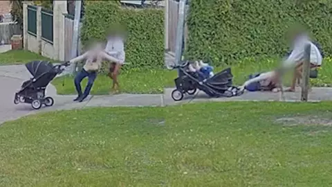 Adolescente atca a madre embarazada.jpg