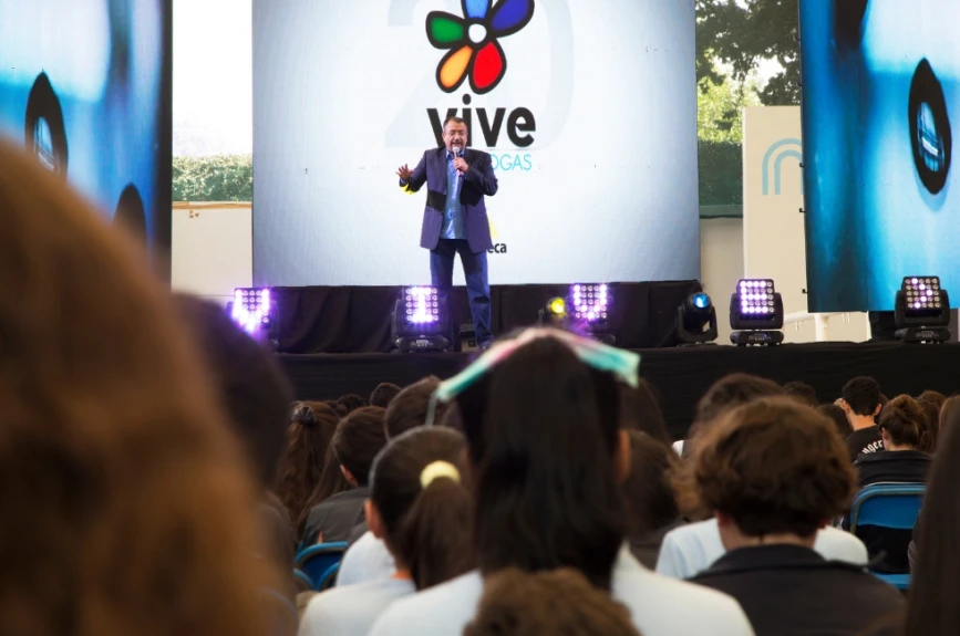 El Dr Mario Citalán exponiendo las consecuencias del consumo de drogas