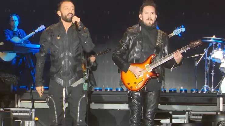 ¡Polémica! Mario Domm en pleno escenario expone a Samo por faltar al concierto de Camila