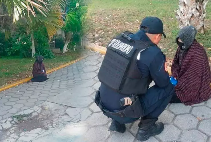 Mujer se hace pasar por abuelita