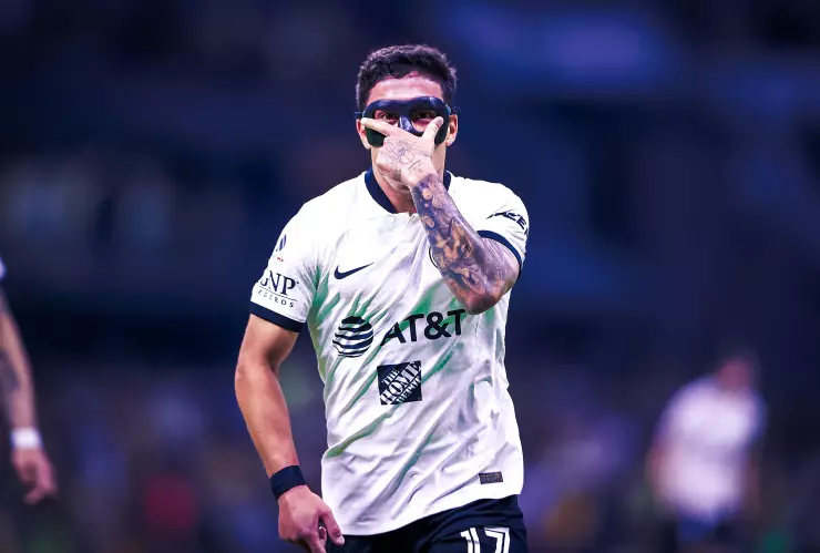 Alejandro Zendejas festeja gol contra Cruz Azul.jpg