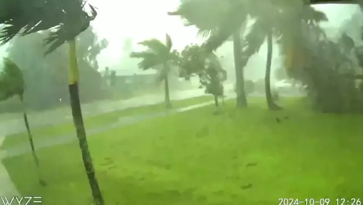 VIDEO_ Estas son las primeras imágenes del Huracán Milton impactando en Florida.jpg