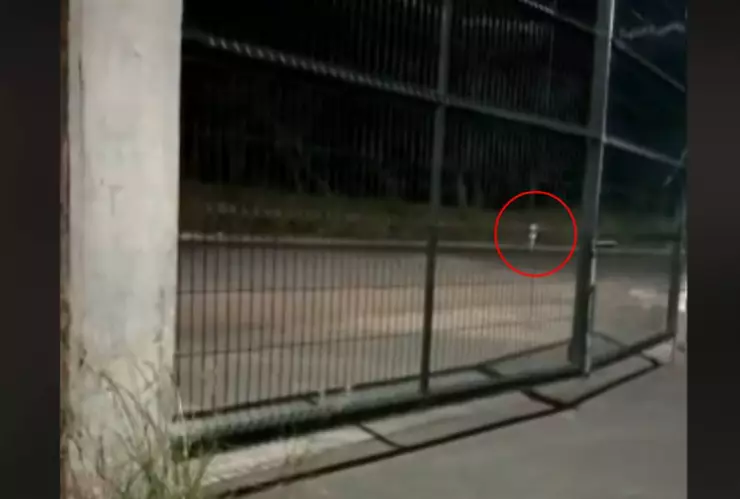 Niña se aparece en pensión de traileros.jpg