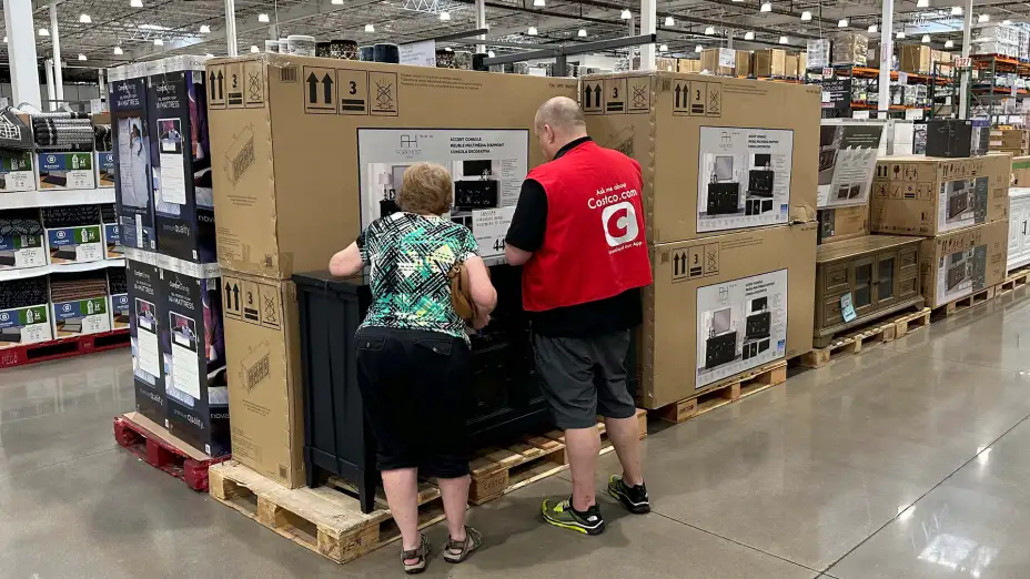 Cliente en una tienda Costco en Colorado, EU.
