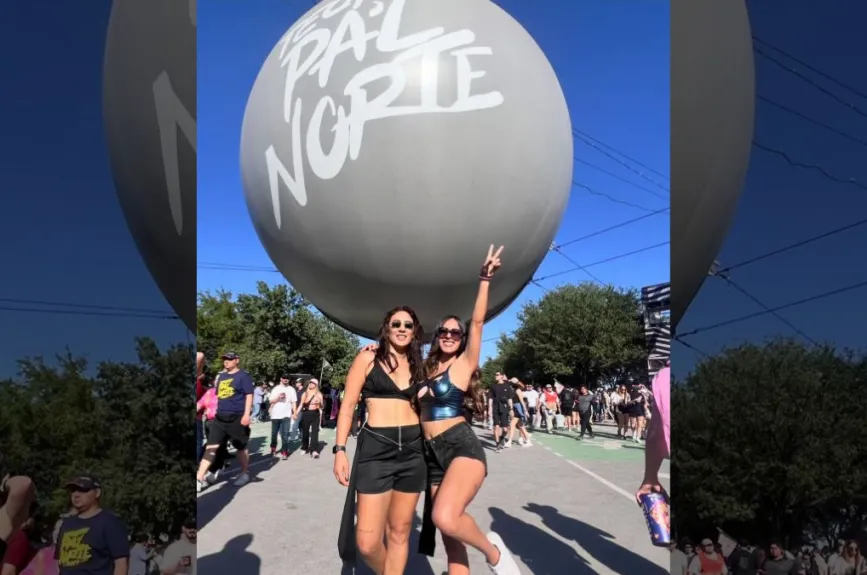 gloria y Paulette hacen oficial su relación (12).jpg