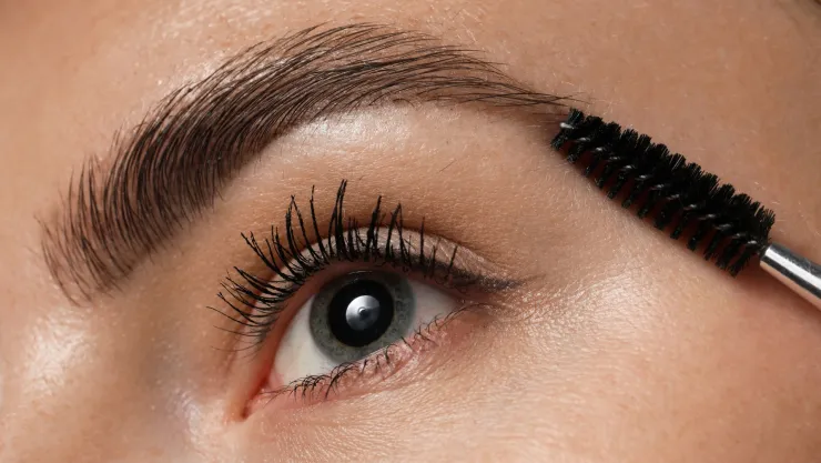 maquillar cejas