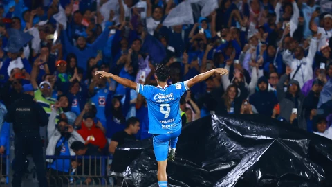 Ángel Sepúlveda festeja gol con Cruz Azul
