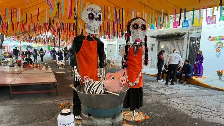 Catrinas gigantes emergen de las calles en Tláhuac