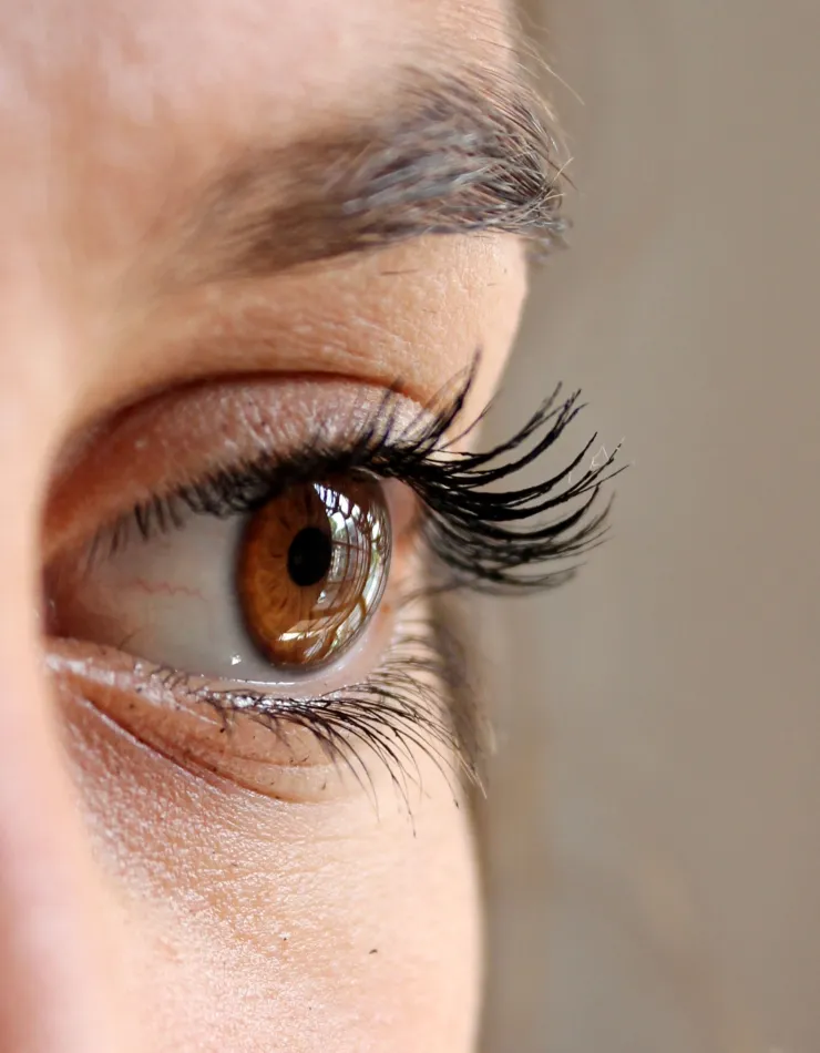Los trucos de maquillaje para que tus pestañas se vean largas y con volumen