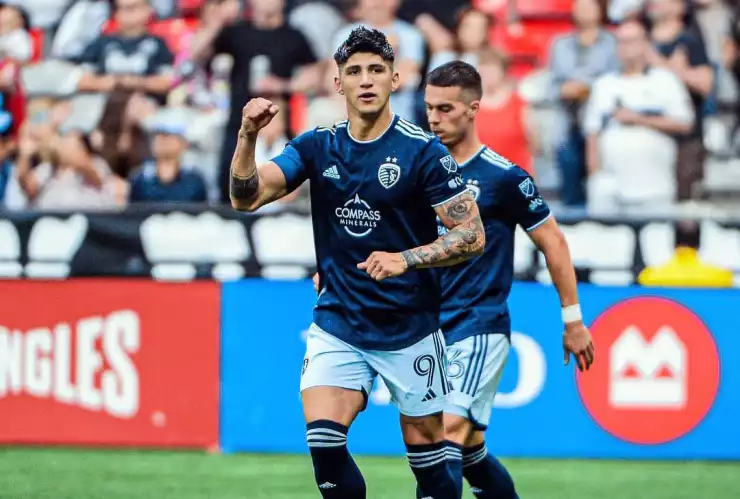 ¡Rompe el silencio! Alan Pulido habló sobre su posible llegada a Chivas