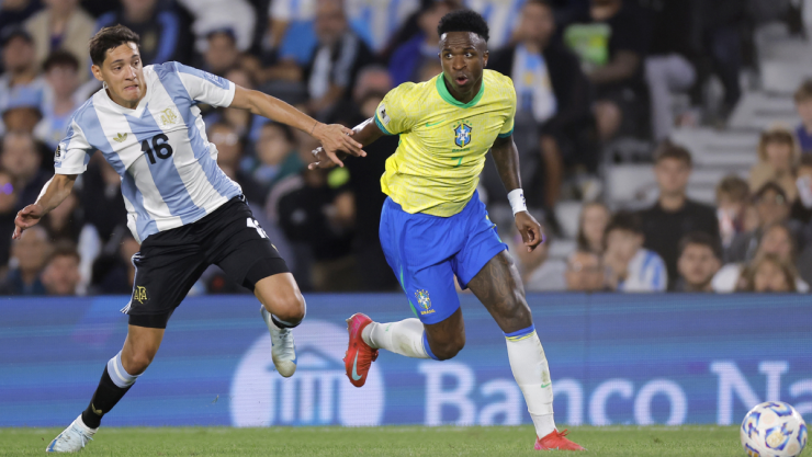 Vinícius Junior, con Brasil, ante la selección de Argentina