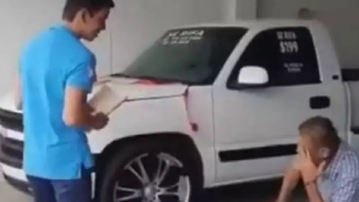 Rifa camioneta para costear tratamiento de cáncer; ganador la devuelve