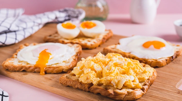 Tostadas con huevo en sus diferentes versiones.