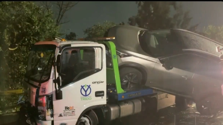 Mientras dormía_ Carambola en Iztapalapa; 10 vehículos estuvieron involucrados