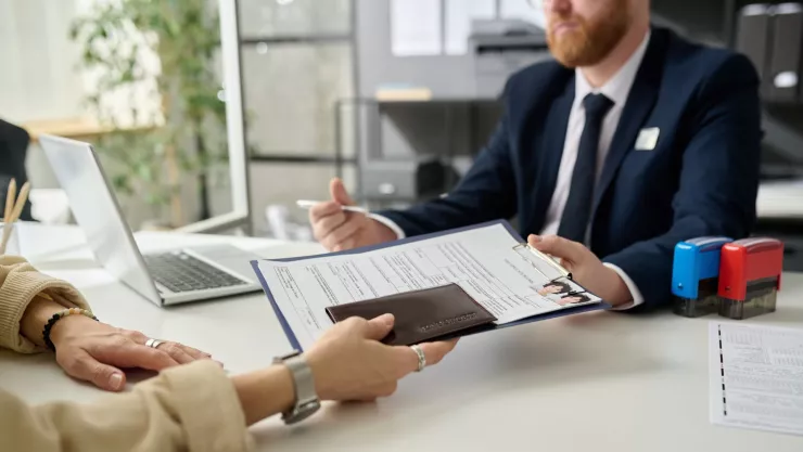 Los ciudadanos pueden solicitar un documento de viaje de emergencia.jpg