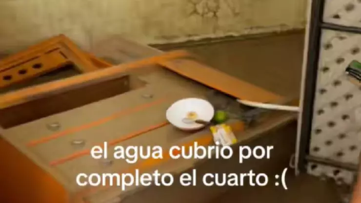 Estudiante de la UV pierde todo en inundación en Poza Rica