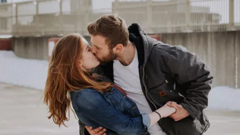 Se le juntan los 4 novios en su casa y todo acaba muy mal. (VIDEO)