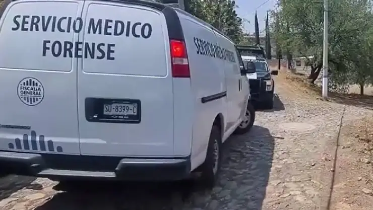 Mujer se lanza de puente con su hija y mueren