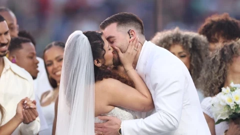 Boda en show de Bad Bunny: Se casan en el Super Bowl 2026