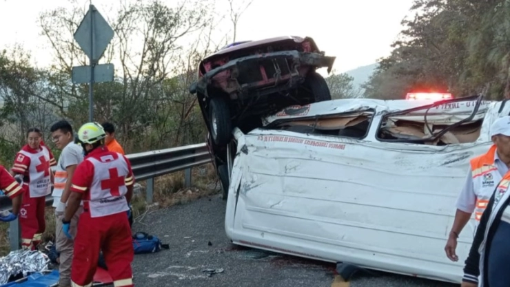 Trágico accidente de colectivo deja muertos y lesionados en carretera de Chiapas