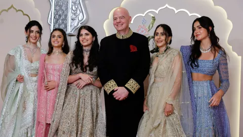 Gianni Infantino, presidente de la FIFA, estuvo en la lujosa boda de los herederos de la India
