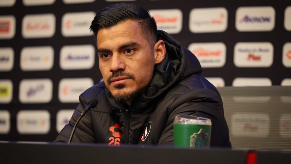 Aldo Rocha en conferencia de prensa con Atlas.jpg