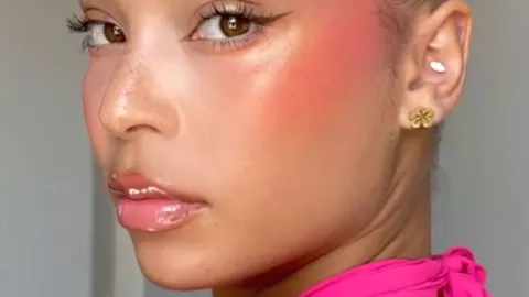 Los rostros redondos deben evitar el draping tradicional y no aplicar blush en las manzanas de las mejillas