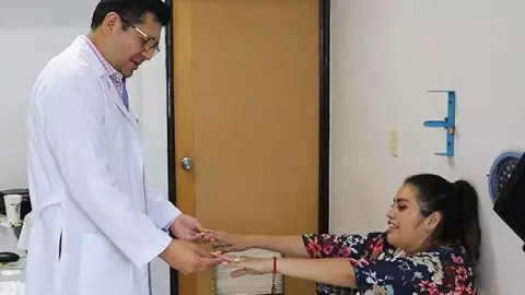 Claudia “N” se somete al ‘código cerebro’ del IMSS