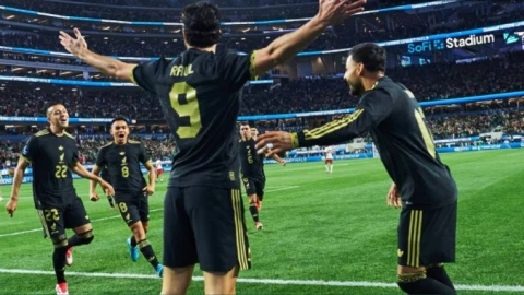 Raúl Jiménez anota dos goles en la victoria de México sobre Canadá en la Nations League