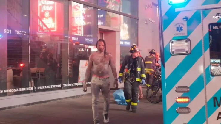 queman vivo hombre times Square