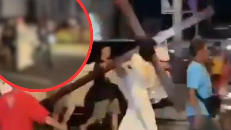 Actor que interpretaba a Jesús se enfrenta a jóvenes durante representación del Viacrucis